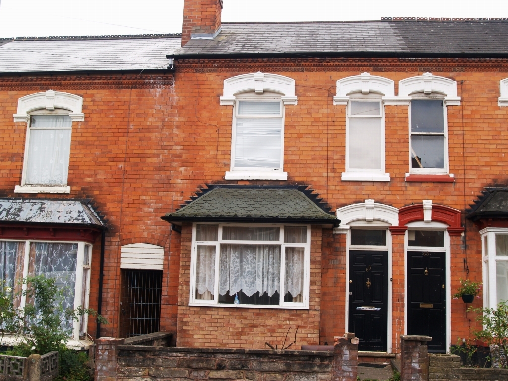 3 bedroom mid terraced house Sold in Birmingham - Main Image.