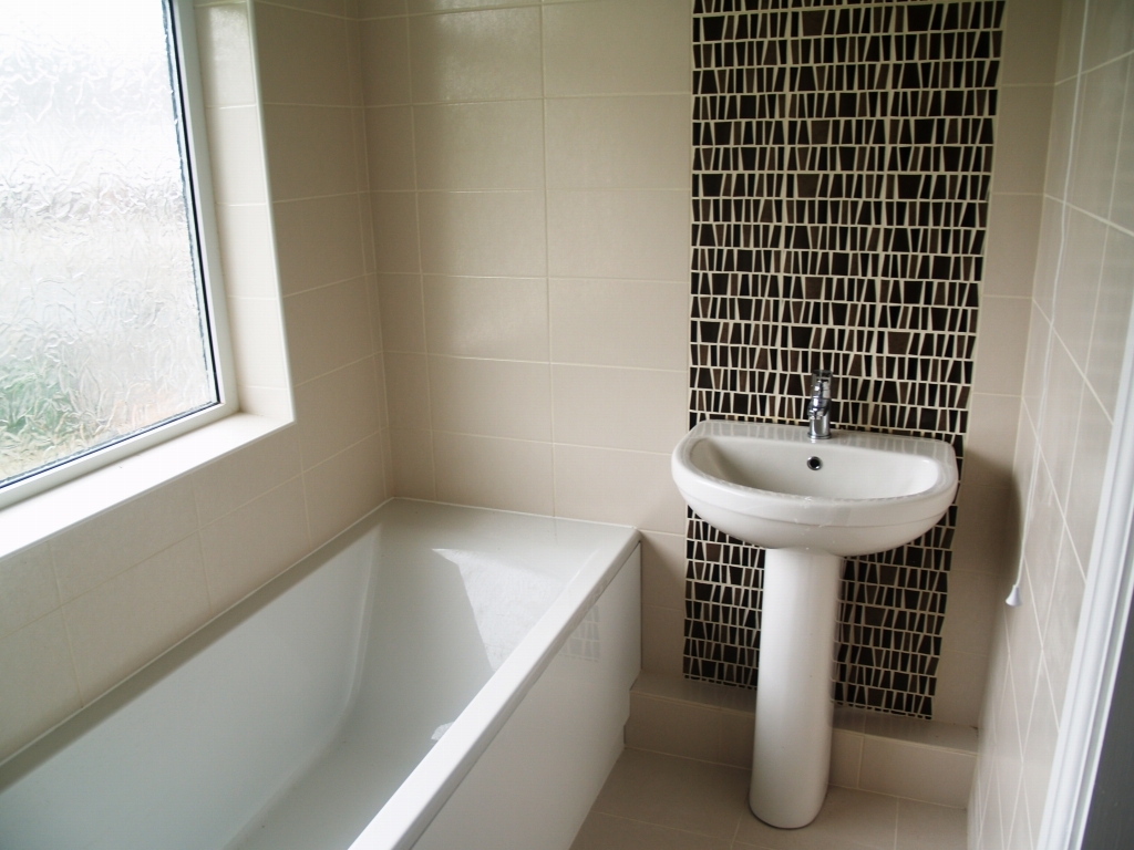 3 bedroom end terraced house SSTC in Solihull - photograph 5.