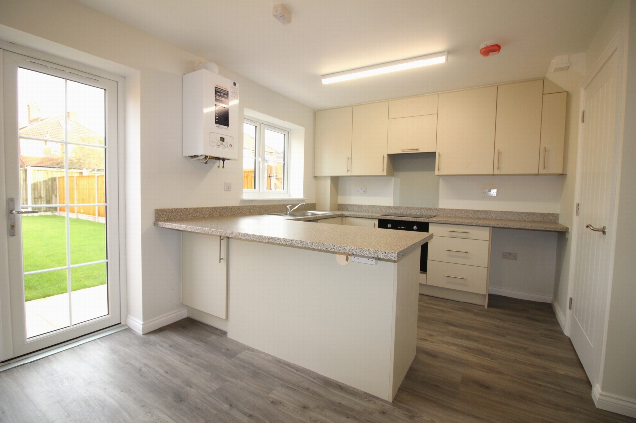 4 bedroom semi-detached house To Let in Birmingham - Photograph 2.