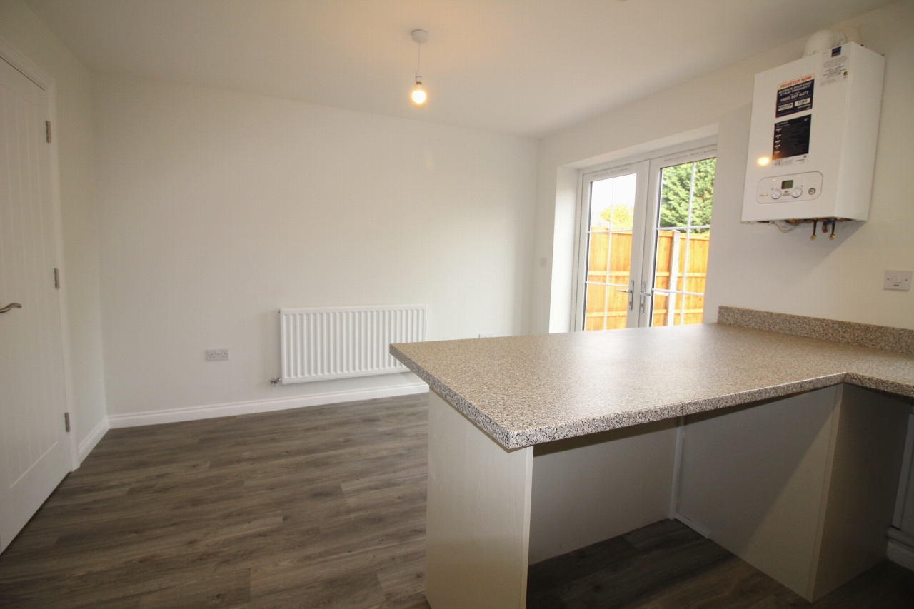 4 bedroom semi-detached house To Let in Birmingham - Photograph 3.