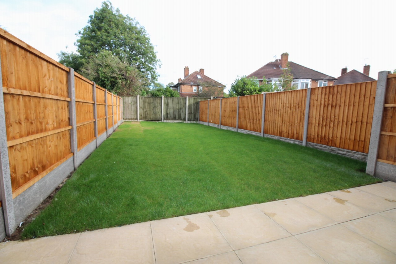 4 bedroom semi-detached house To Let in Birmingham - Photograph 6.
