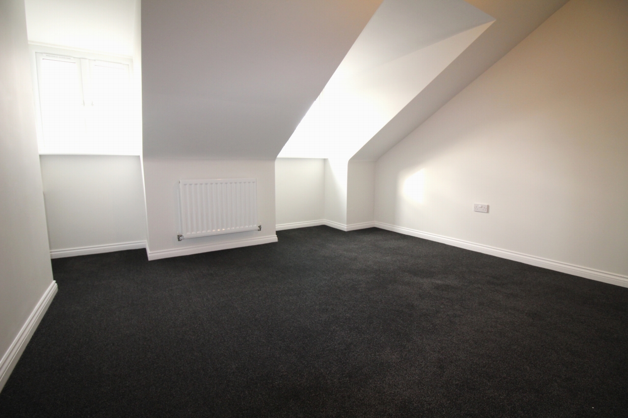 4 bedroom semi-detached house To Let in Birmingham - Photograph 7.