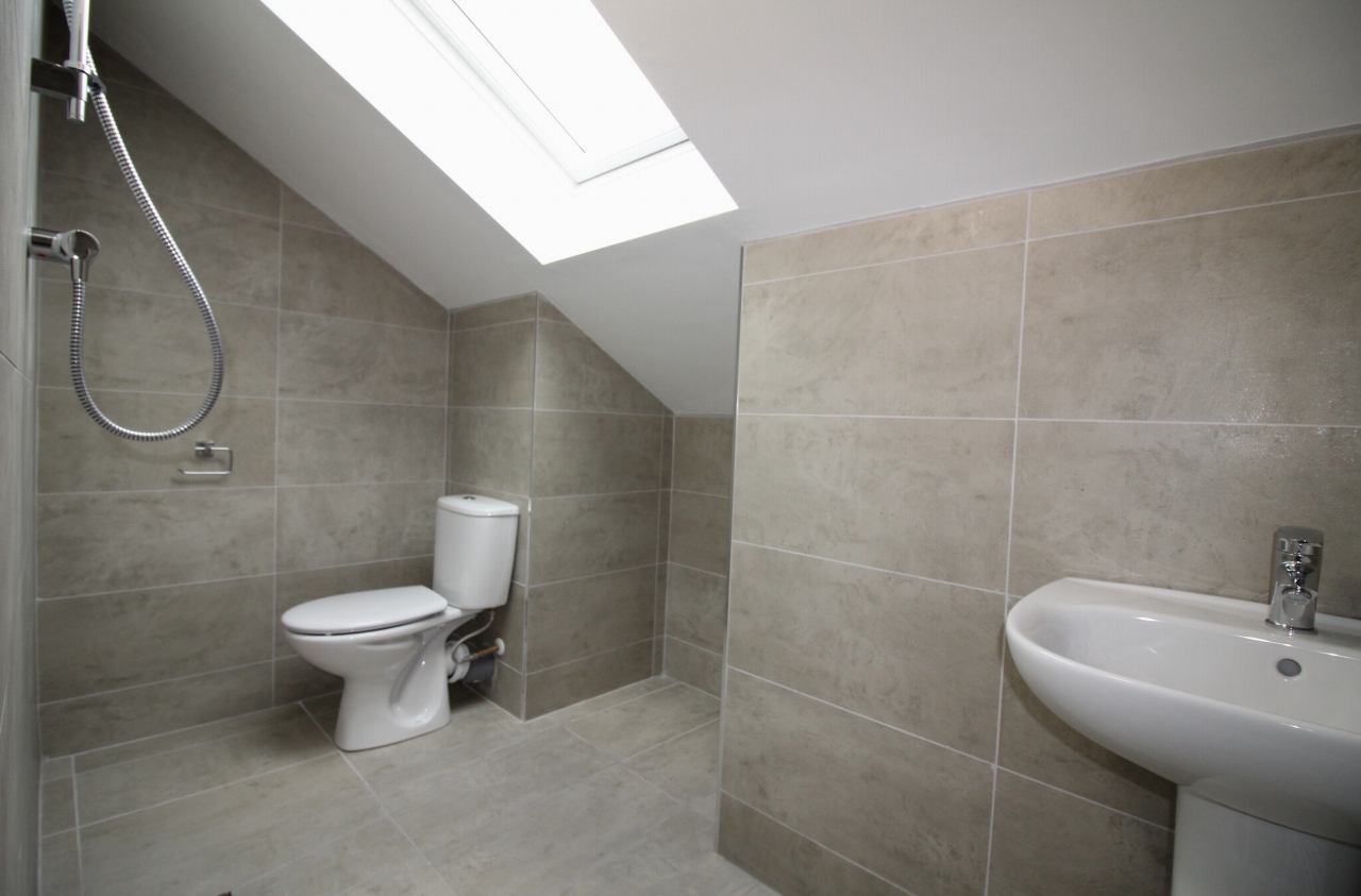 4 bedroom semi-detached house To Let in Birmingham - Photograph 8.