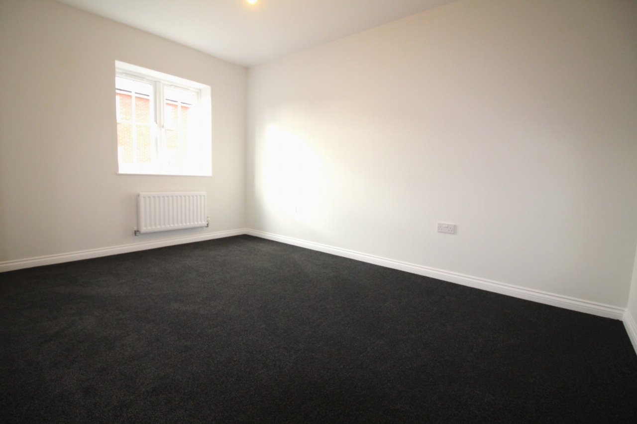 4 bedroom semi-detached house To Let in Birmingham - Photograph 11.