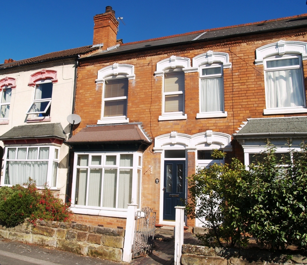 3 bedroom mid terraced house Sold in Birmingham - Main Image.
