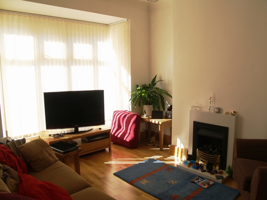 3 bedroom mid terraced house Sold in Birmingham - photograph 2.
