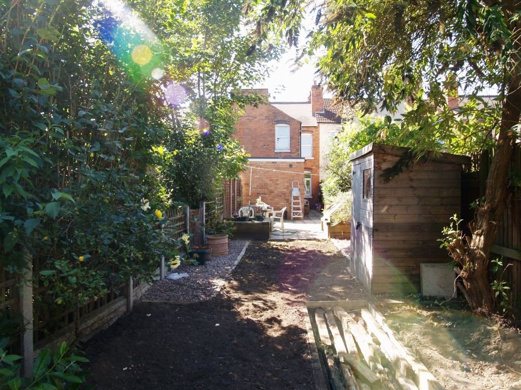 3 bedroom mid terraced house Sold in Birmingham - photograph 6.