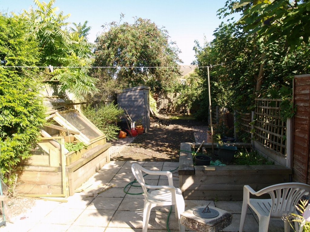 3 bedroom mid terraced house Sold in Birmingham - photograph 7.