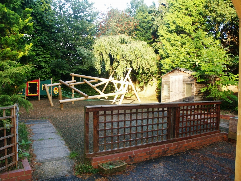 3 bedroom detached bungalow Sold in Solihull - photograph 11.