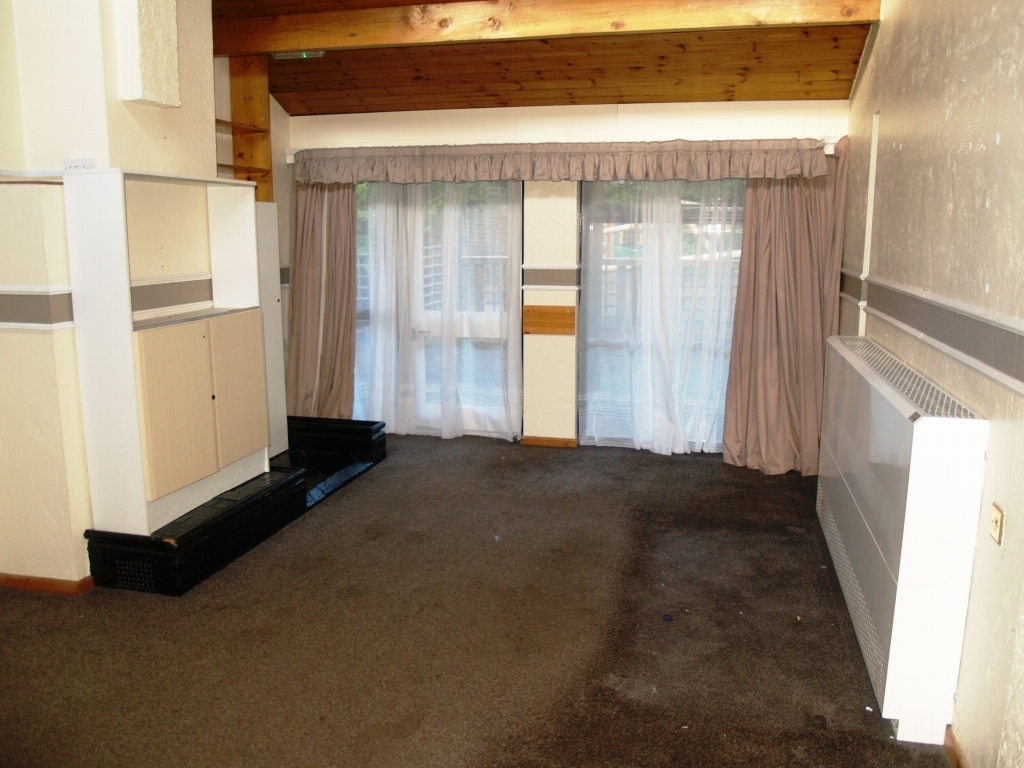 3 bedroom detached bungalow Sold in Solihull - photograph 6.
