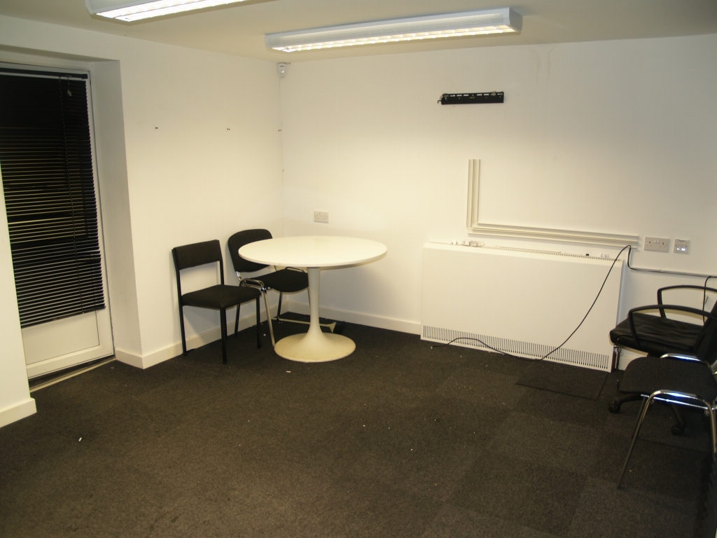 3 bedroom detached bungalow Sold in Solihull - photograph 10.