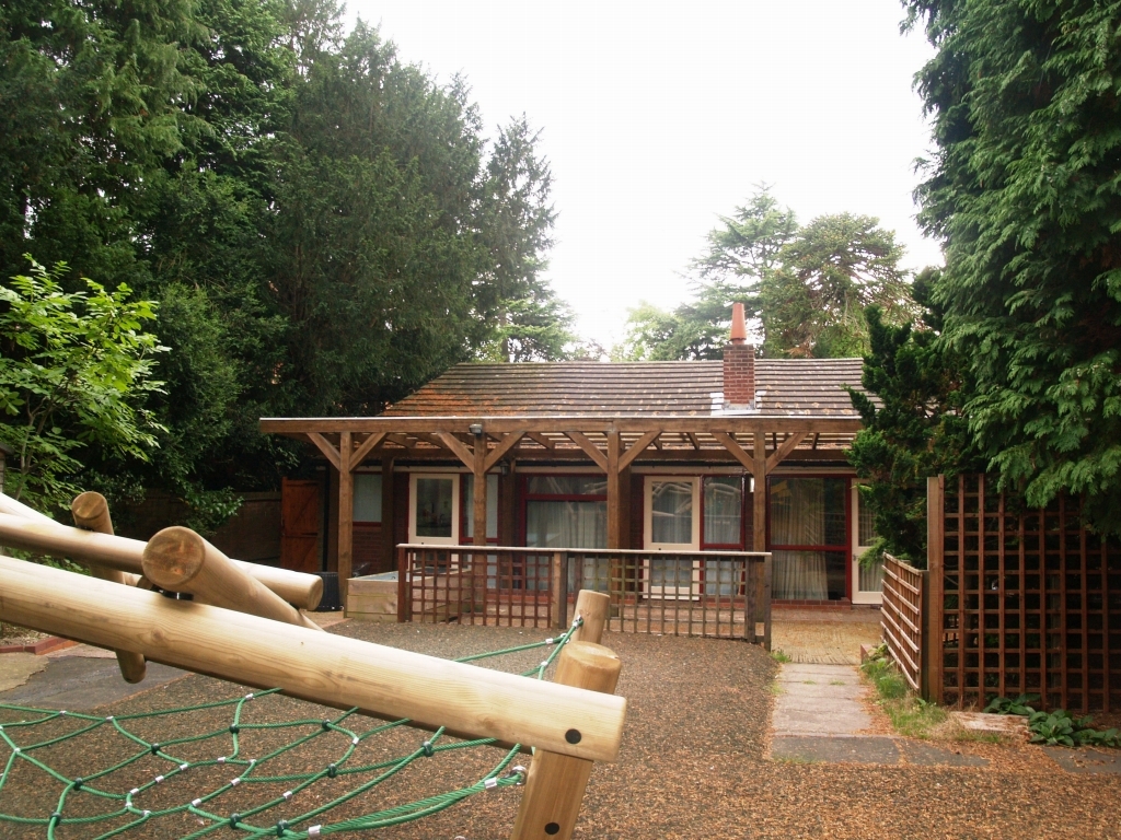 3 bedroom detached bungalow Sold in Solihull - photograph 13.