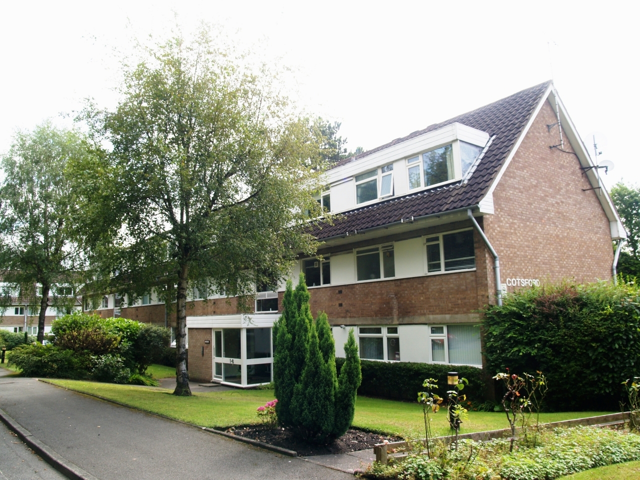 2 bedroom apartment flat/apartment SSTC in Solihull - Main Image.