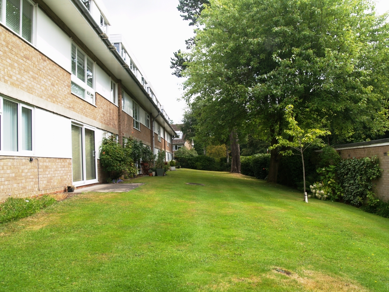 2 bedroom apartment flat/apartment SSTC in Solihull - photograph 8.