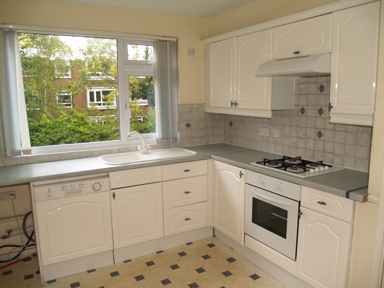 2 bedroom apartment flat/apartment SSTC in Solihull - photograph 4.