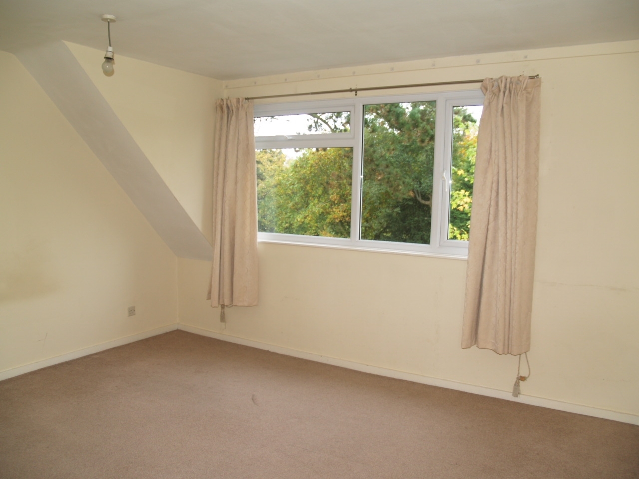 2 bedroom apartment flat/apartment SSTC in Solihull - photograph 5.