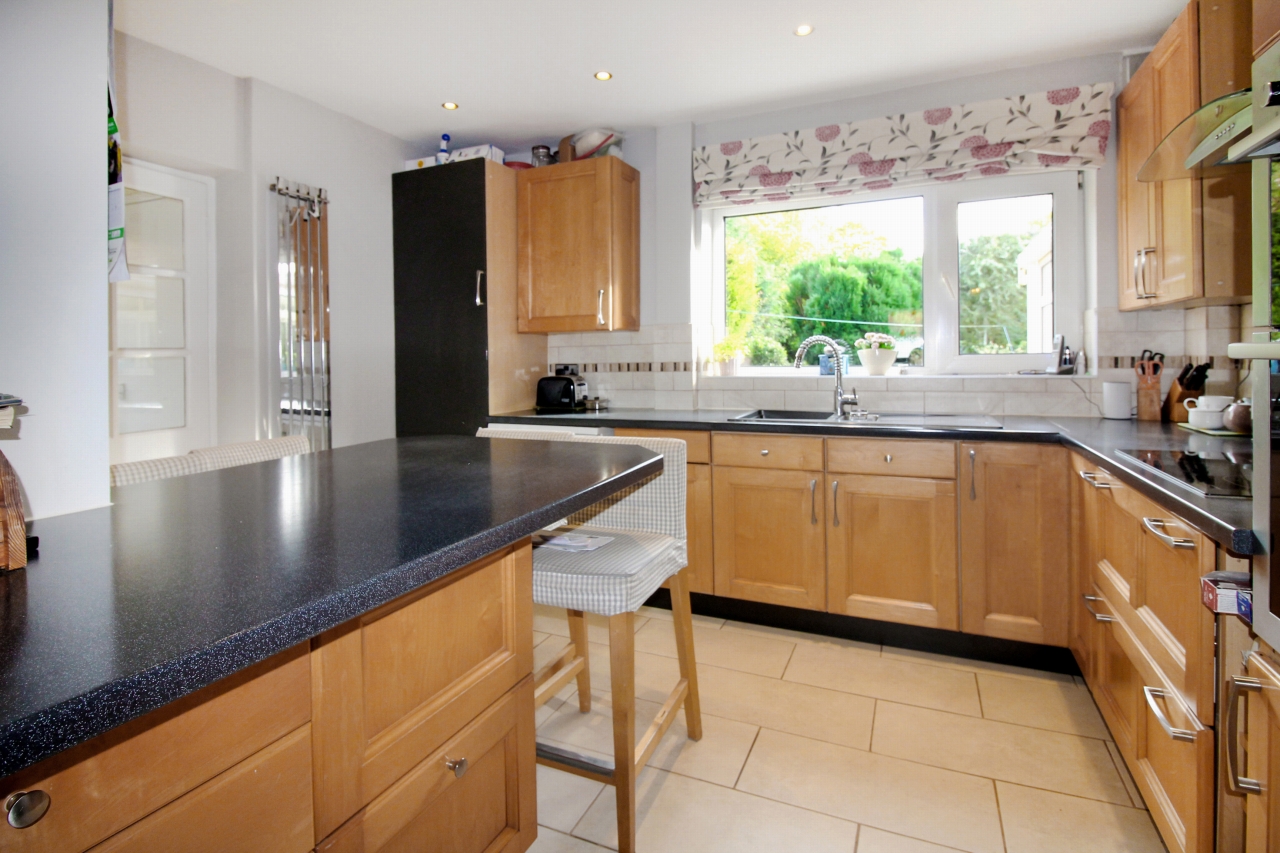 3 bedroom semi-detached house SSTC in Solihull - Photograph 3.