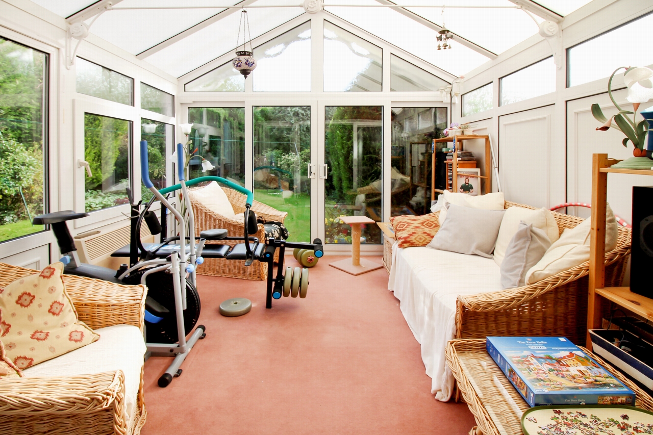 3 bedroom semi-detached house SSTC in Solihull - Photograph 6.