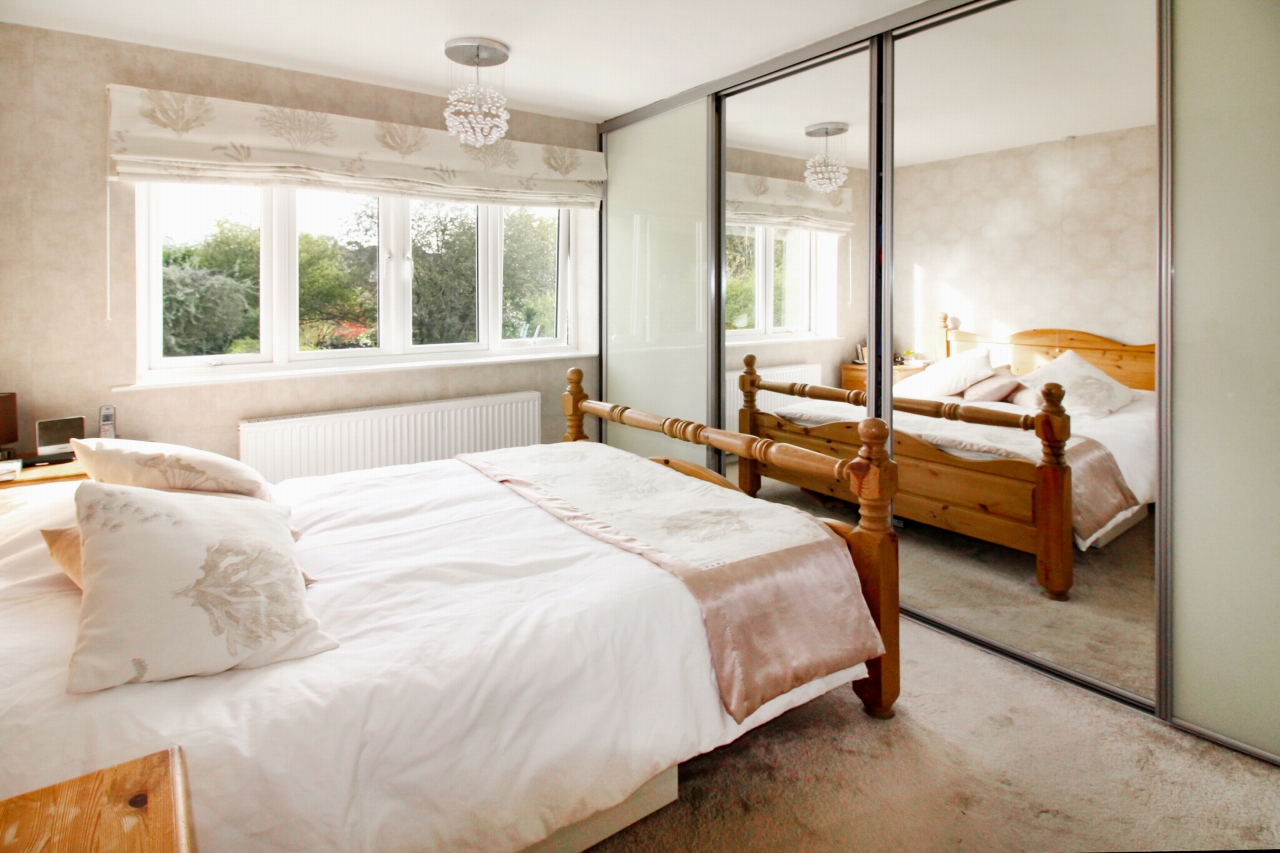 3 bedroom semi-detached house SSTC in Solihull - Photograph 10.