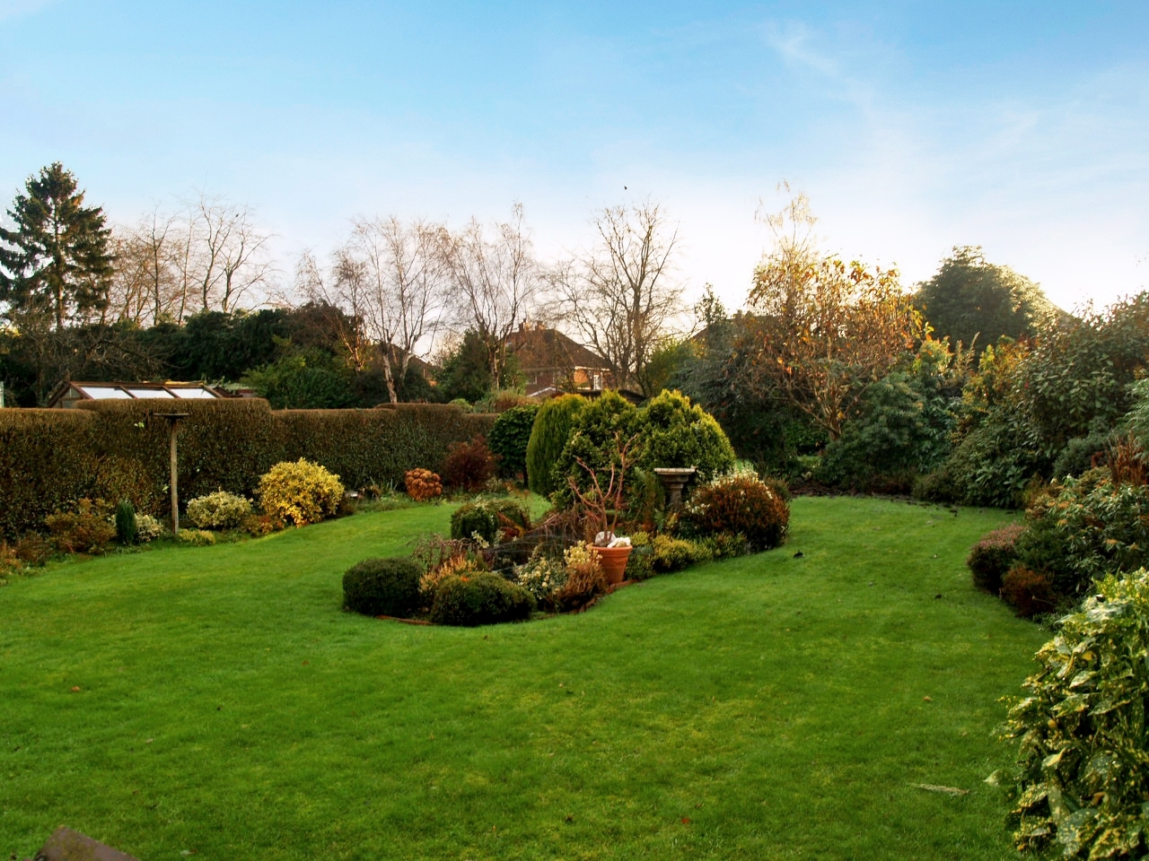 2 bedroom detached bungalow SSTC in Birmingham - photograph 2.