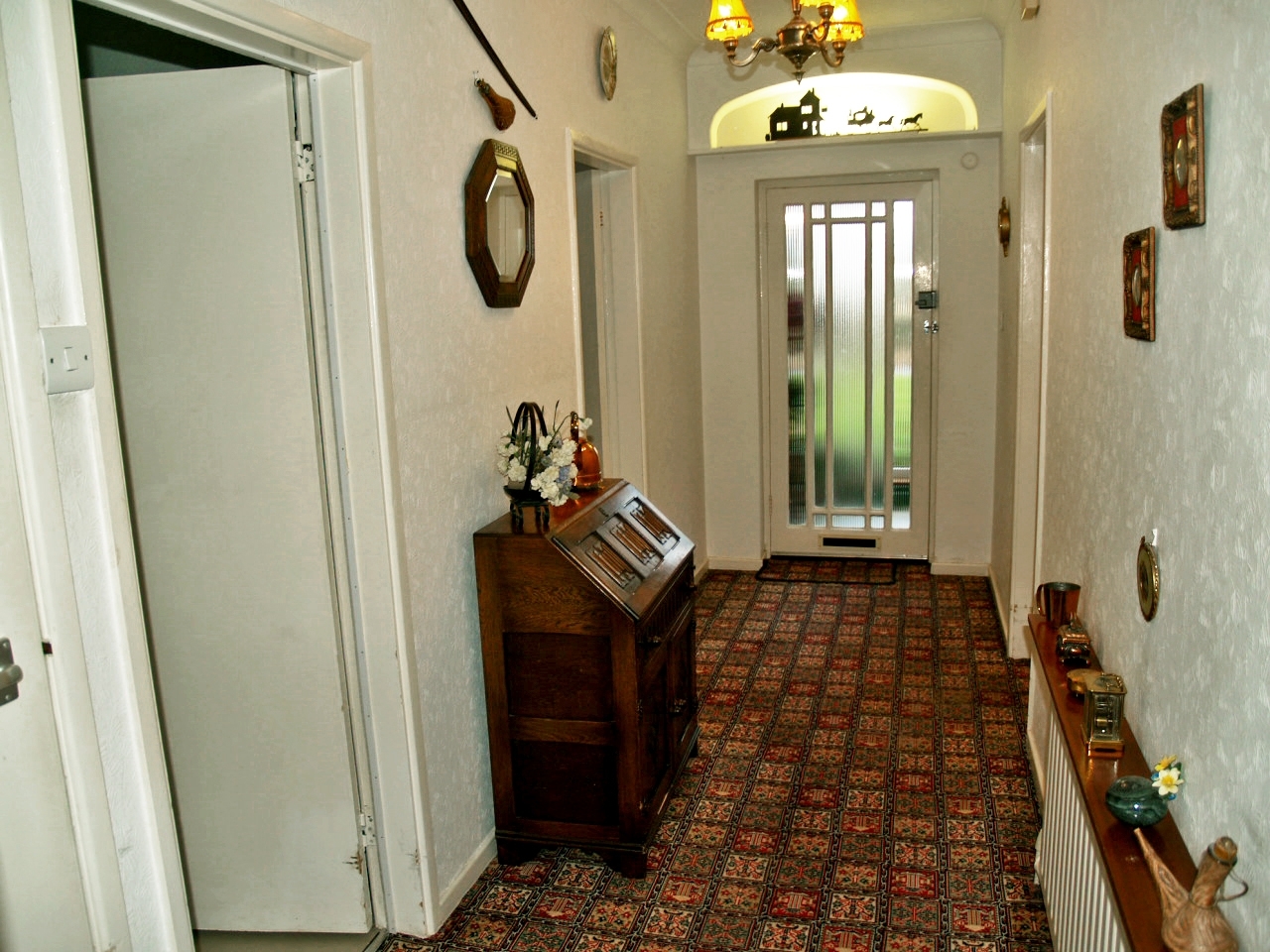 2 bedroom detached bungalow SSTC in Birmingham - photograph 4.