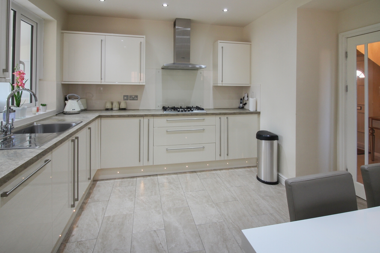 3 bedroom semi-detached house SSTC in Solihull - Photograph 5.