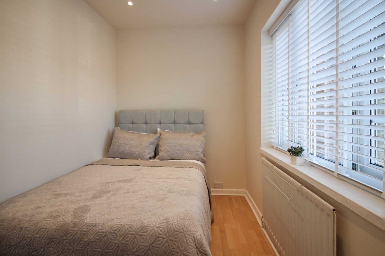 3 bedroom semi-detached house SSTC in Solihull - Photograph 10.