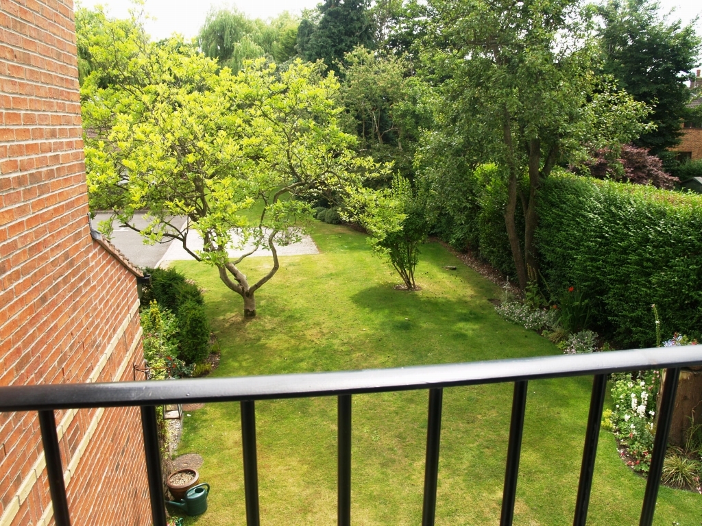 1 bedroom first floor apartment SSTC in Solihull - photograph 4.