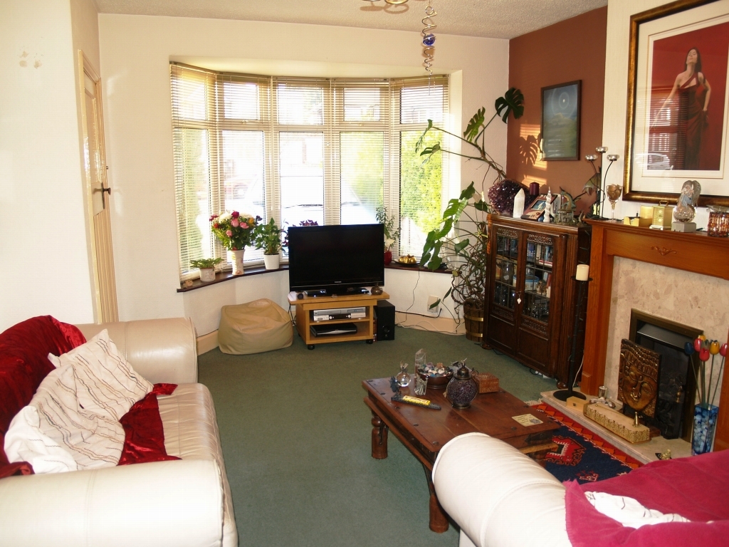 2 bedroom mid terraced house Sold in Solihull - photograph 2.
