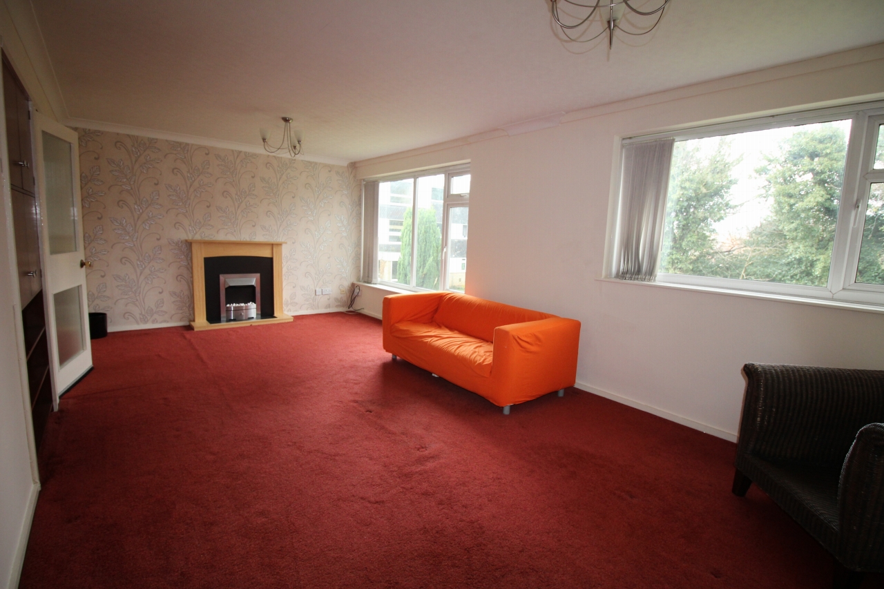 2 bedroom second floor apartment SSTC in Solihull - Photograph 4.