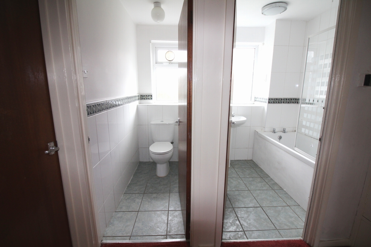2 bedroom second floor apartment SSTC in Solihull - Photograph 6.