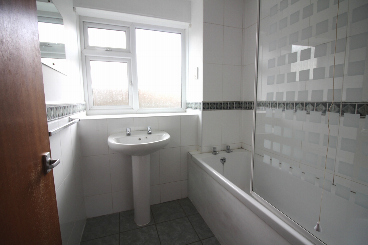 2 bedroom second floor apartment SSTC in Solihull - Photograph 7.