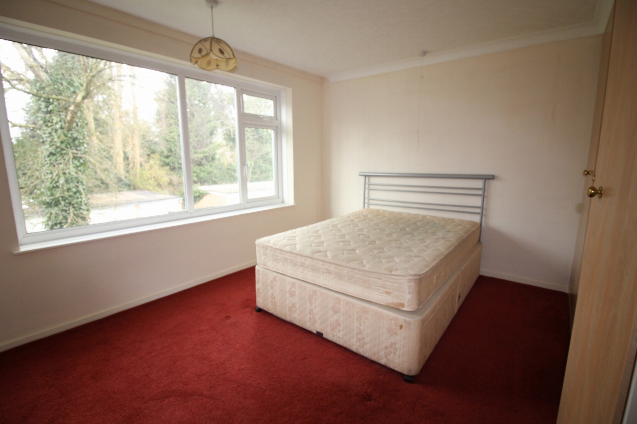 2 bedroom second floor apartment SSTC in Solihull - Photograph 8.