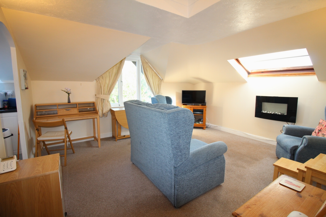 1 bedroom apartment flat/apartment SSTC in Solihull - Photograph 1.