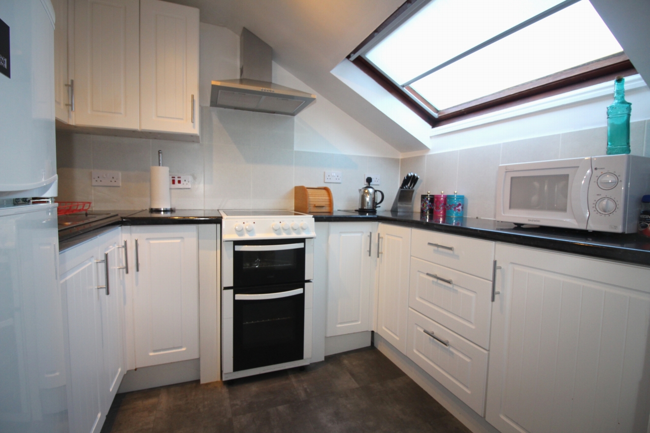 1 bedroom apartment flat/apartment SSTC in Solihull - Photograph 3.