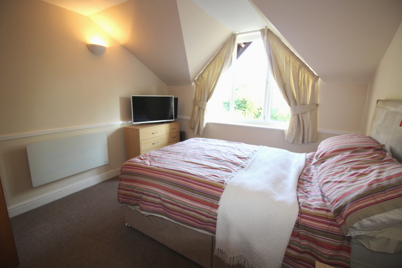 1 bedroom apartment flat/apartment SSTC in Solihull - Photograph 6.