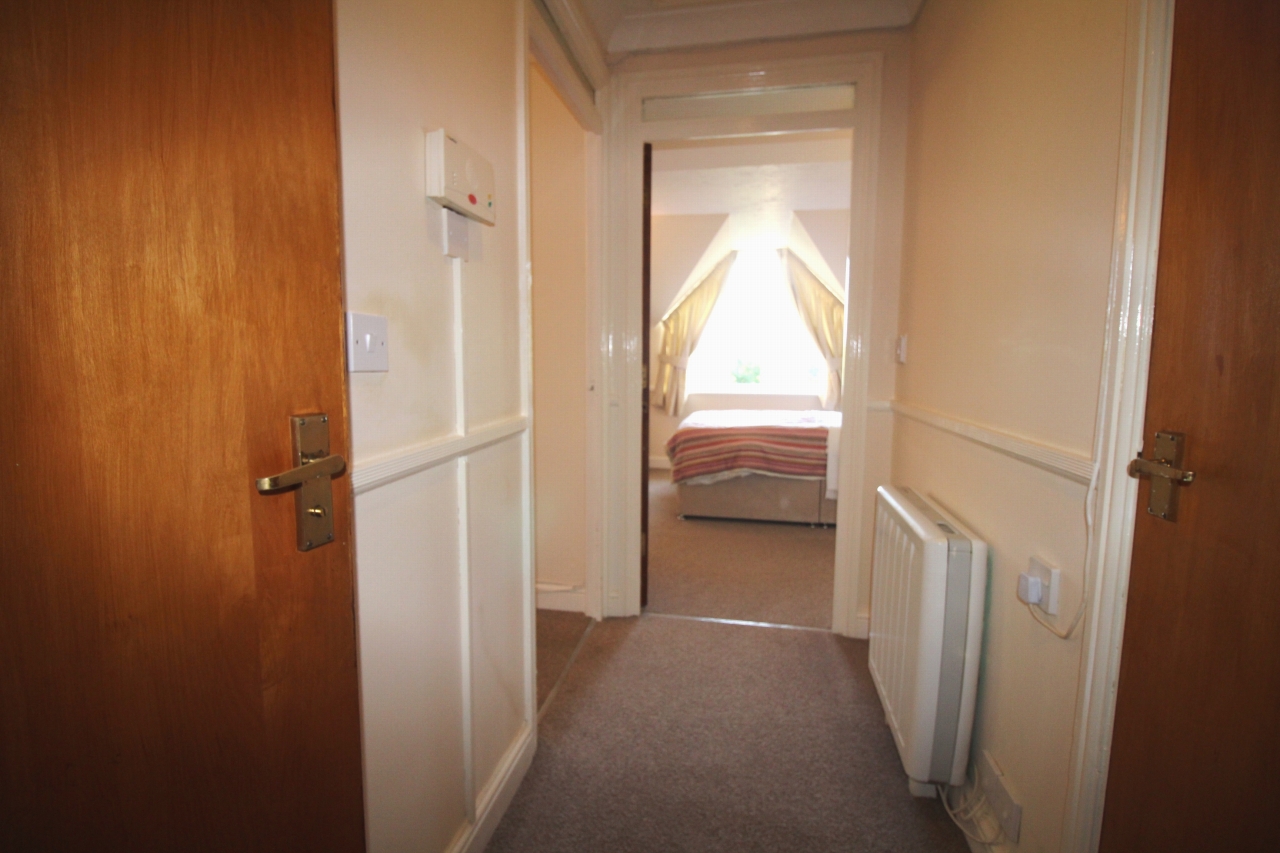 1 bedroom apartment flat/apartment SSTC in Solihull - Photograph 8.