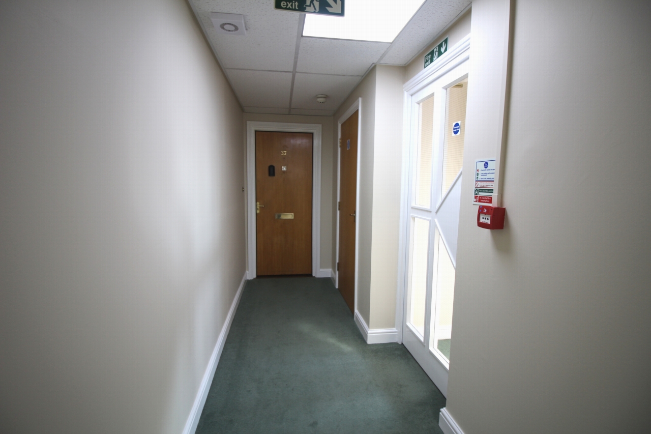 1 bedroom apartment flat/apartment SSTC in Solihull - Photograph 9.