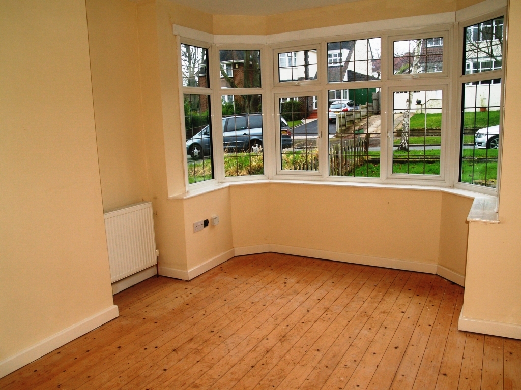 4 bedroom semi detached house Sold in Birmingham - photograph 2.