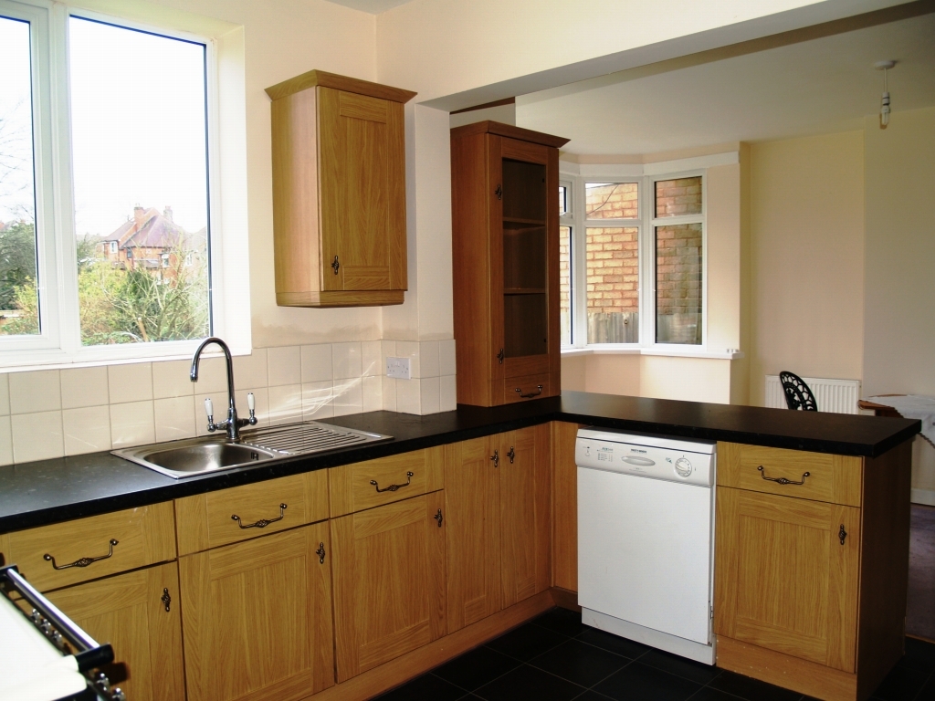 4 bedroom semi detached house Sold in Birmingham - photograph 5.