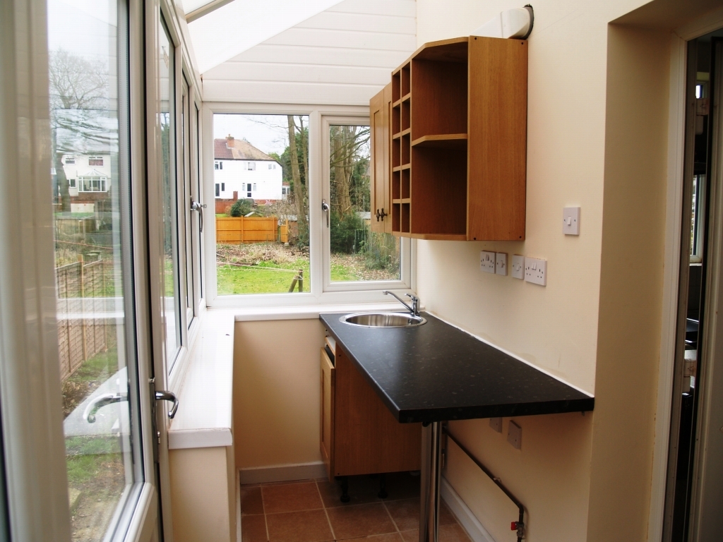 4 bedroom semi detached house Sold in Birmingham - photograph 6.