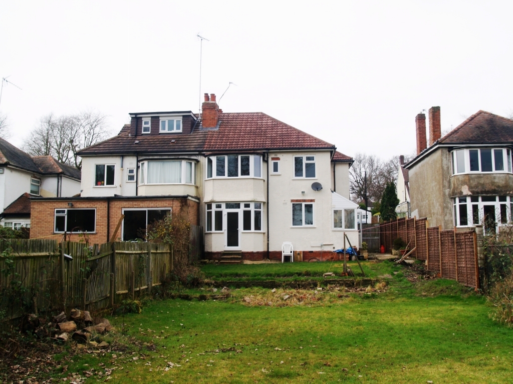 4 bedroom semi detached house Sold in Birmingham - photograph 11.