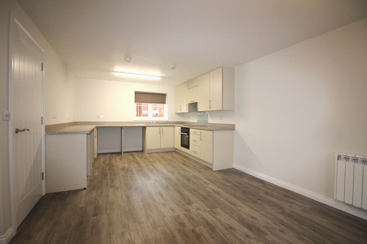 4 bedroom detached house To Let in Birmingham - Photograph 4.