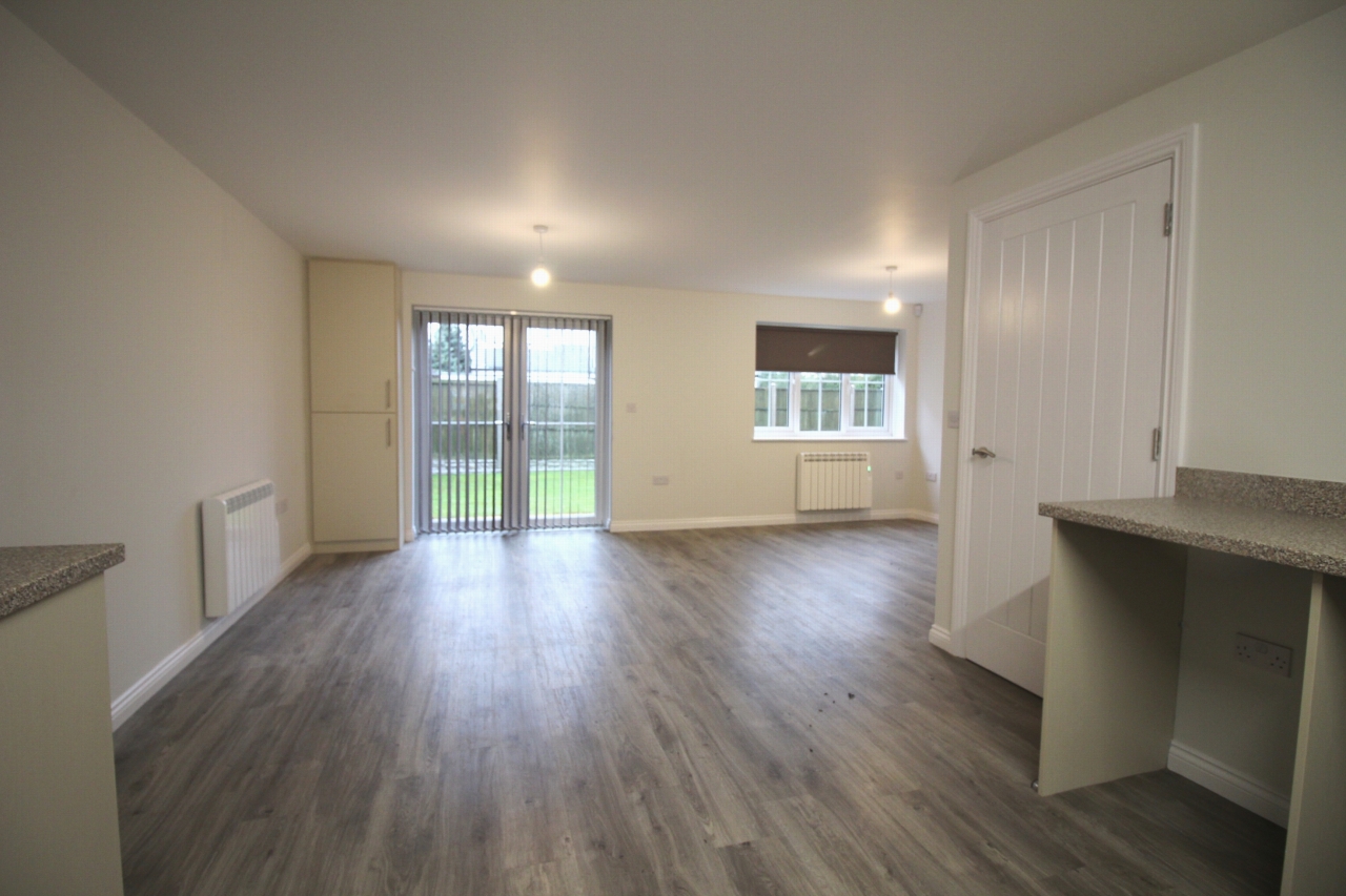 4 bedroom detached house To Let in Birmingham - Photograph 6.