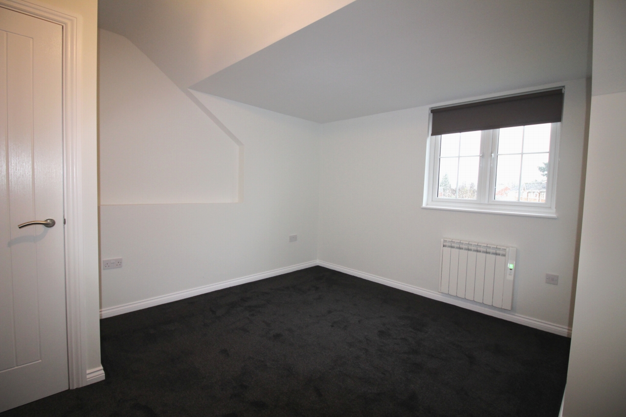 4 bedroom detached house To Let in Birmingham - Photograph 11.