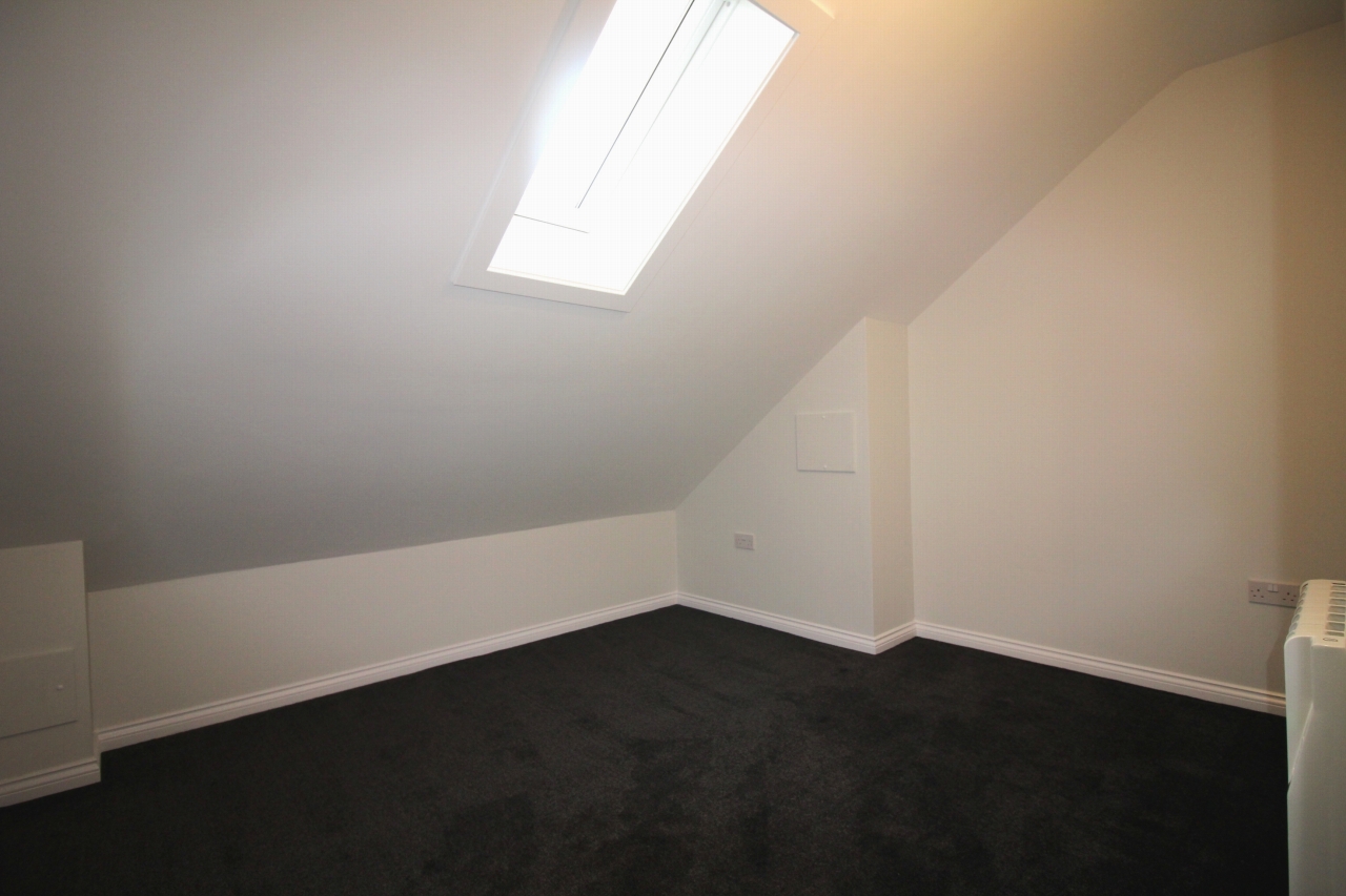 4 bedroom detached house To Let in Birmingham - Photograph 14.