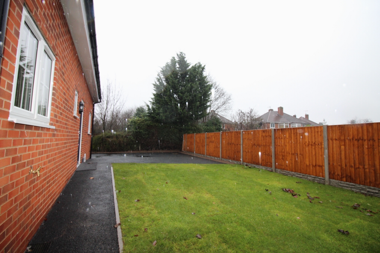 4 bedroom detached house To Let in Birmingham - Photograph 17.