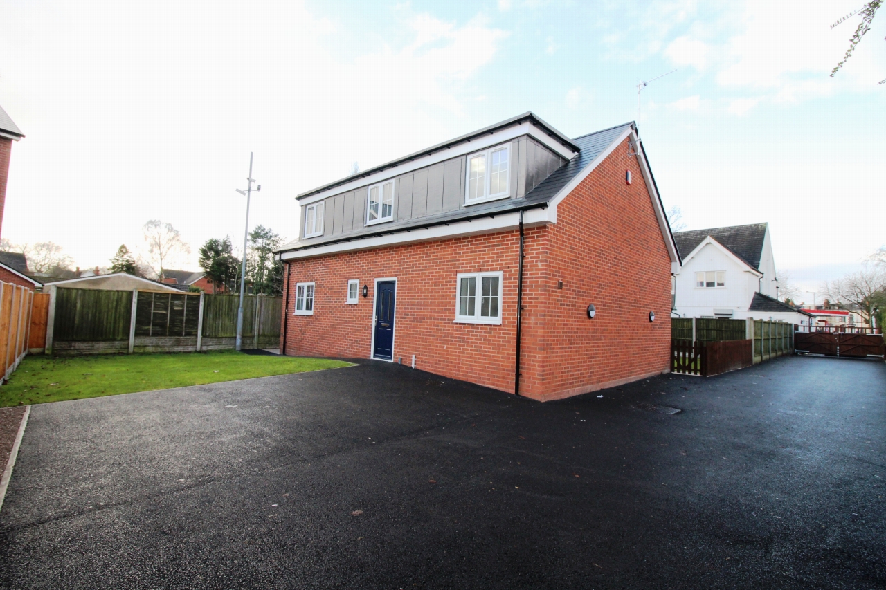 4 bedroom detached house To Let in Birmingham - Property photograph.