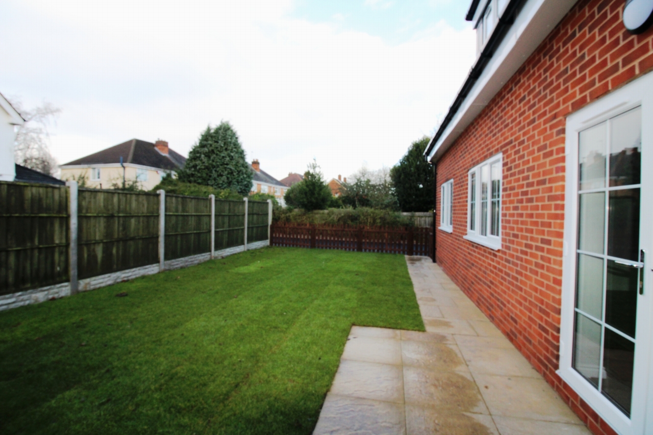 4 bedroom detached house To Let in Birmingham - Photograph 15.