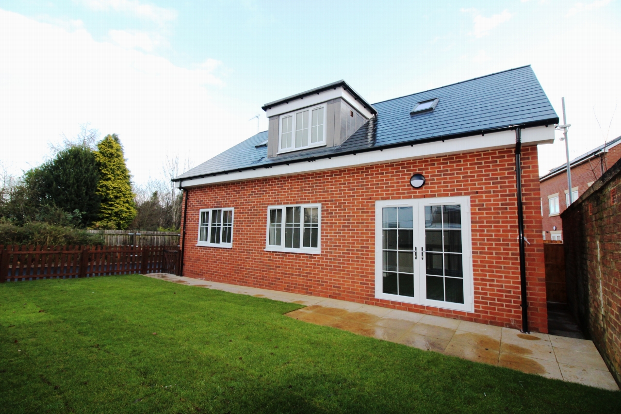 4 bedroom detached house To Let in Birmingham - Photograph 16.